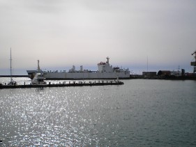 Корабль на морском вокзале